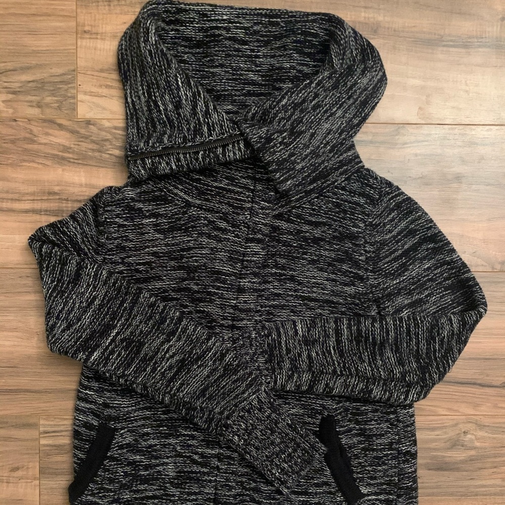 American Eagle Large Collared Zip Up Sweater
